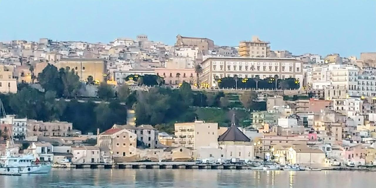 Casa Sunrise - Lovely Sea Front Apartment Sciacca Exteriör bild